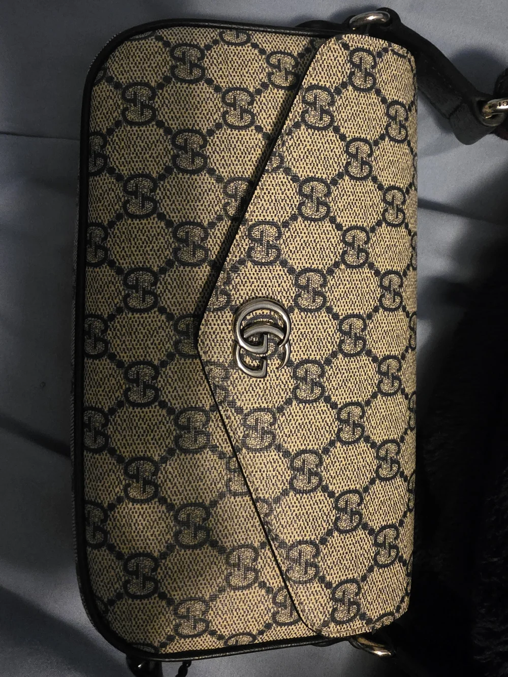 Gucci Beige GG Supreme Shoulder Bag with Navy Logo - Picture 6 of 7